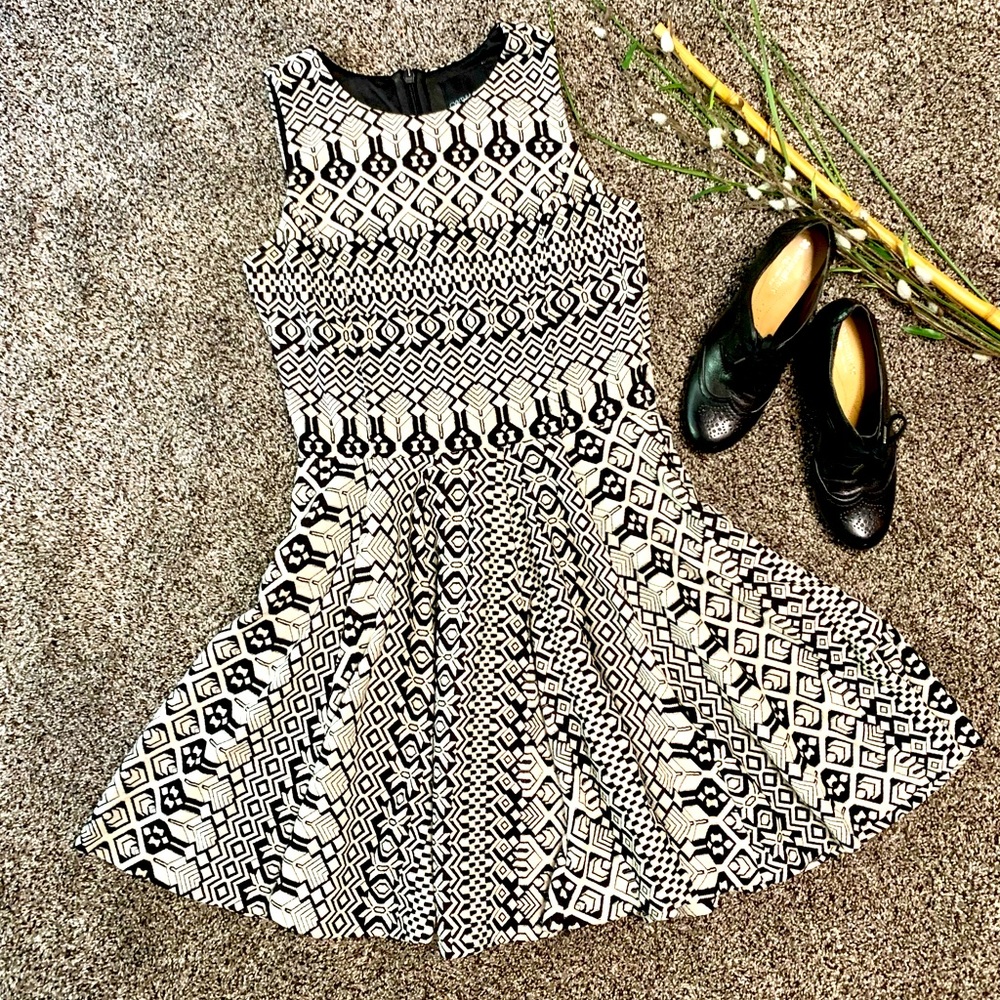 Thick Sleeveless Black And White Dress sz S